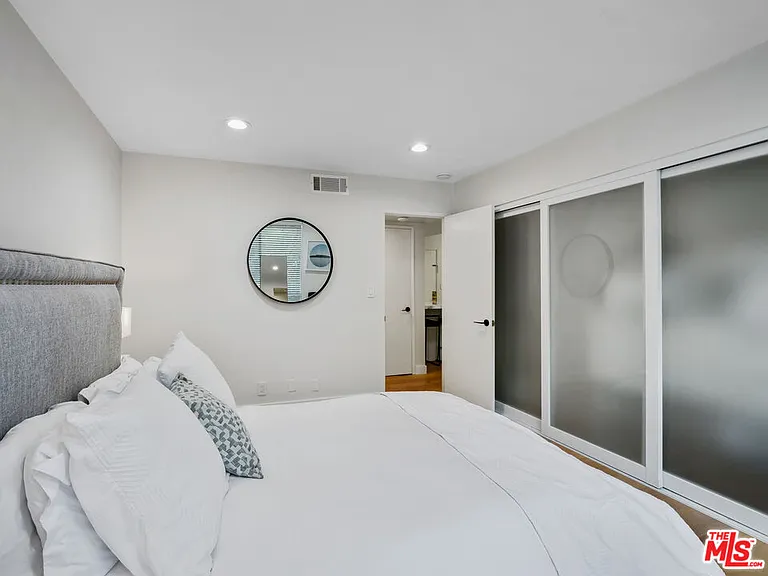 1134 Alta Loma Rd #203 — Photo 19