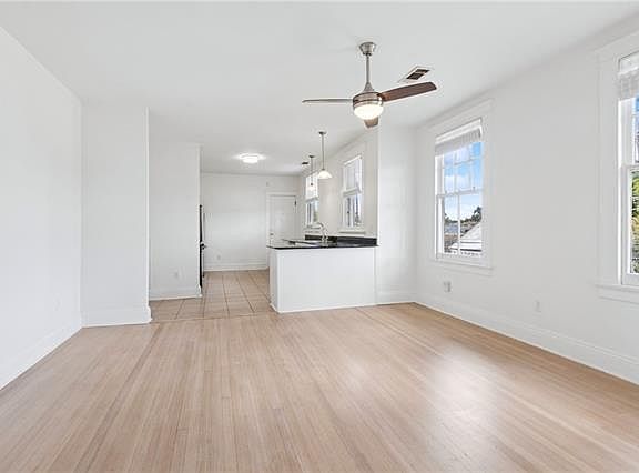 5th image of 2036 Robert St