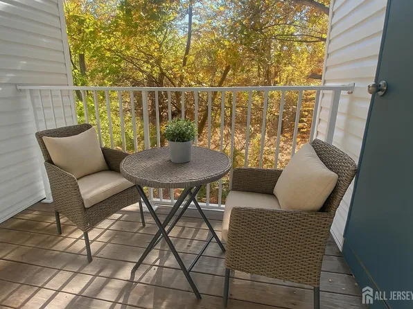1228 Waterford Dr, Edison, NJ 08817