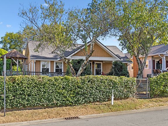 3rd image of 114 28th St