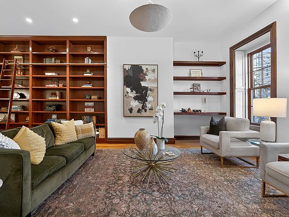 3rd image of 121 Grand St #2