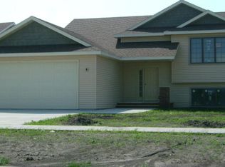 3804 S 16th St, Grand Forks, ND 58201