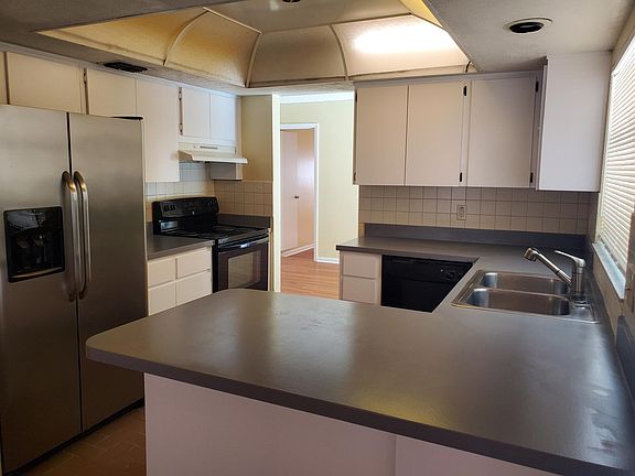 3rd image of 3926 Blooming Hill Ln