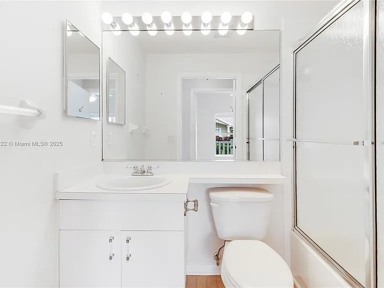 653 NW San Remo Cir — Photo 8