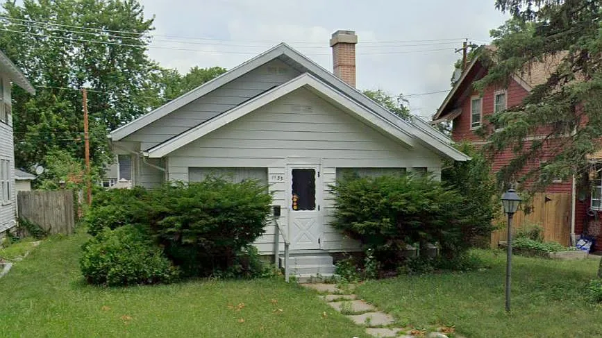 1133 Altgeld St