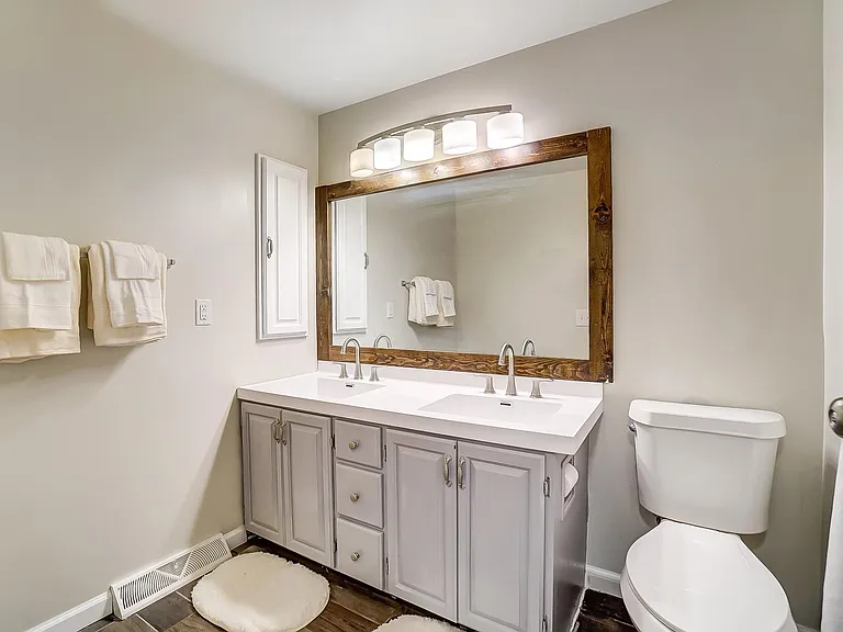 4216 Silver Oak St — Photo 40