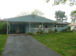 27 Morning Glory Ln, Levittown, PA
