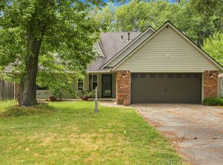7504 S Dennis Blvd, Broken Arrow, OK 74014