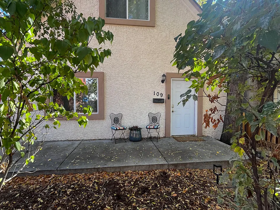 109 S 24th St