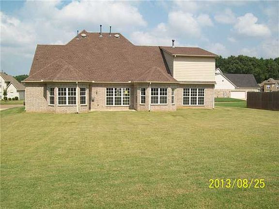 3rd image of 4983 Wemberley Dr