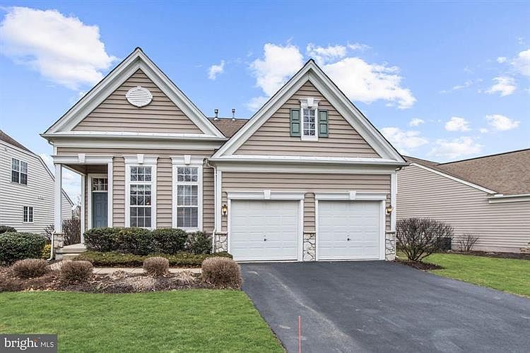1st image of 439 Larkspur Dr