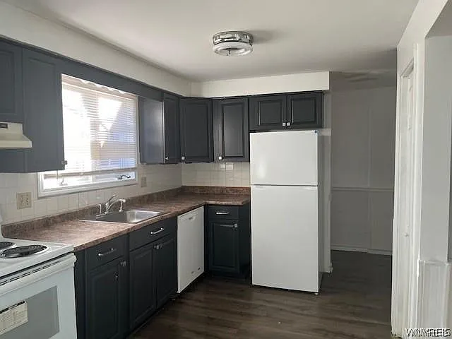 3 bed, 1.5 bath, 3016 sqft, $1,900 — Photo 3