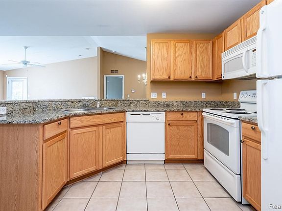 5th image of 28203 Chesapeake Cir