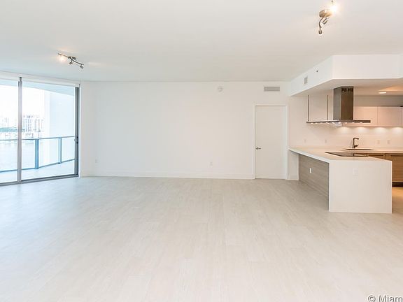 4th image of 17301 Biscayne Blvd APT 1004