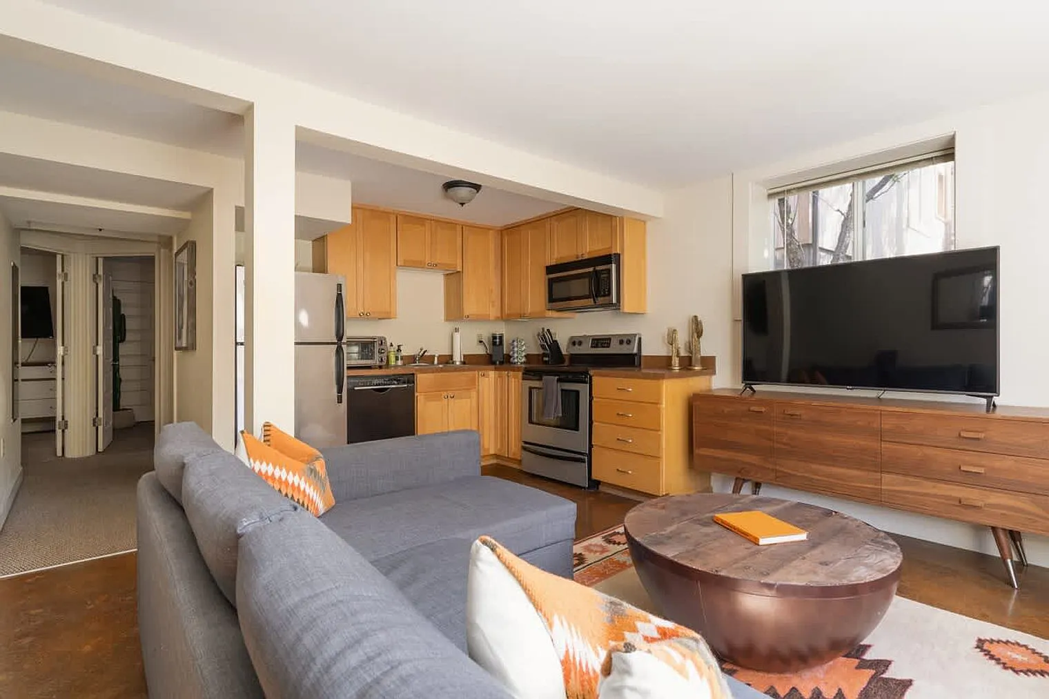 1 bed, 1.0 bath, 495 sqft, $2,043 — Photo 3