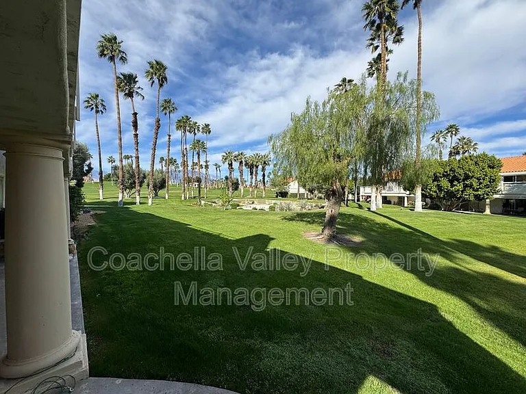 289 Vista Royale Cir W — Photo 9