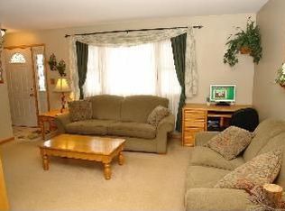 36682 N Traer Ter, Gurnee, IL 60031