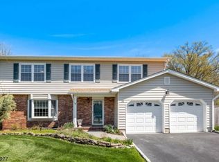 33 Snowbourn Pl, Hillsborough, NJ 08844