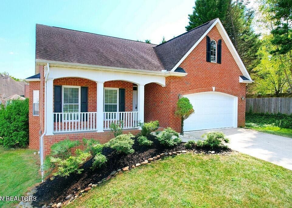 1st image of 550 Macarthur Ln