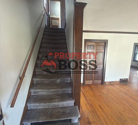 4th image of 1943 Warwick Ave
