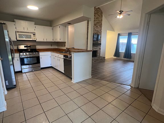 3rd image of 7315 Lansbury Dr