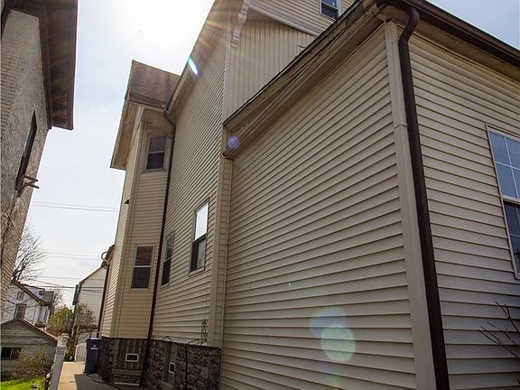 5th image of 610 Niagara St