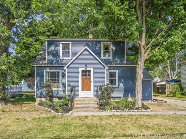 537 Graafschap Rd, Holland, MI 49423
