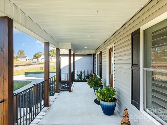 3rd image of 3470 Storybrook Ln