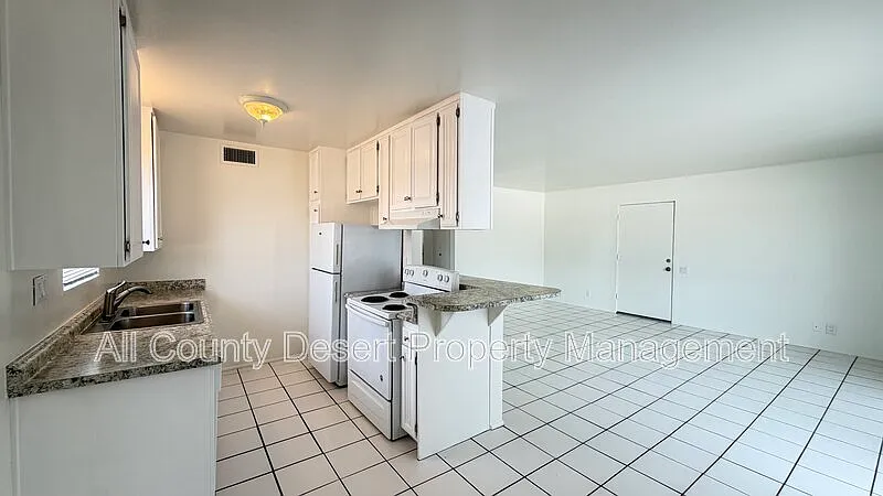2 bed, 2.0 bath, 800 sqft, $1,750 — Photo 3