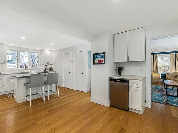 3rd image of 8 Forest St