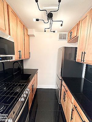 3rd image of 155 E 34th St APT 10H