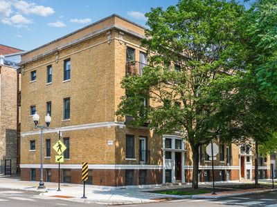 1958 W Byron St APT 2, Chicago, IL, 60613