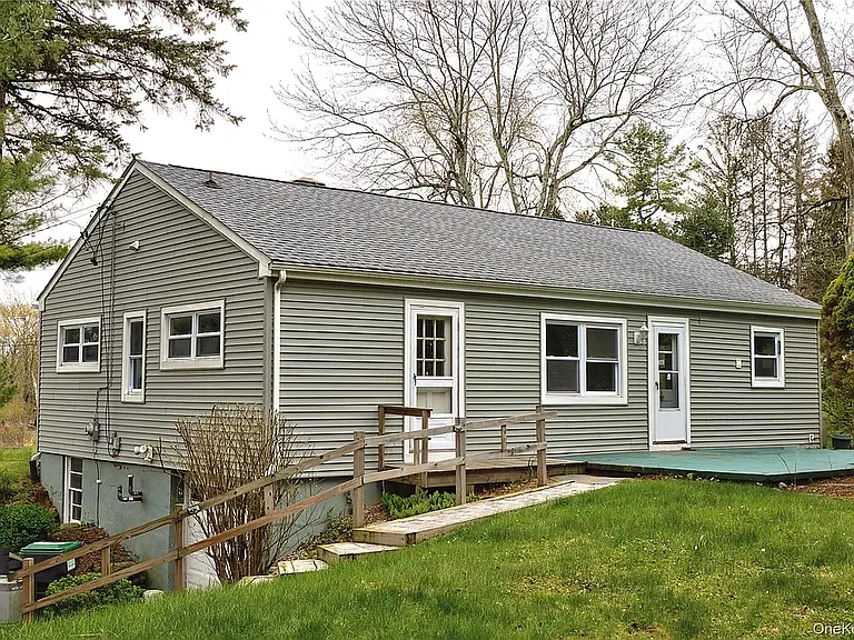 32 Burrow Dr — Photo 12