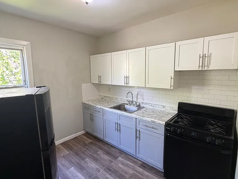 76 Eaton Pl #2 — Photo 1