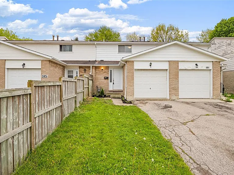 183 Bedford Cres — Photo 2