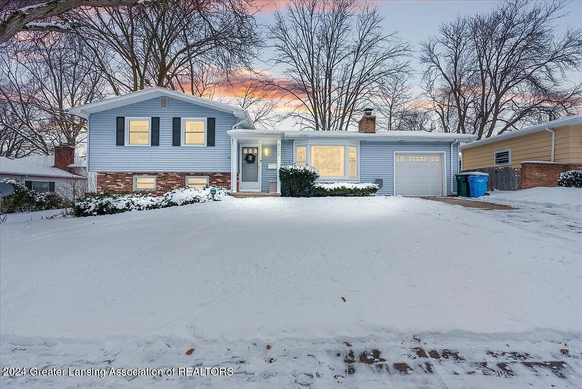 2112 Wellesley Dr photo 1