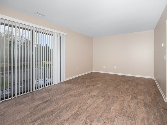 2nd image of 33829 Pondview Cir