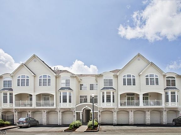 2nd image of 113 Kensington Ln