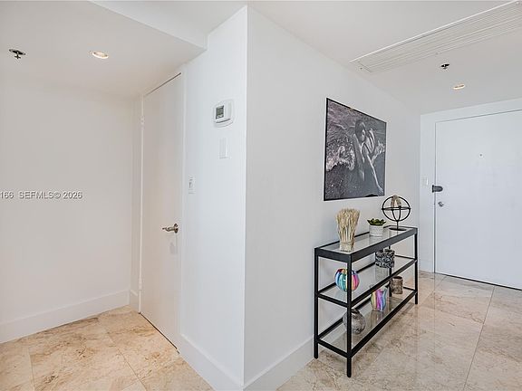 3rd image of 100 Lincoln Rd #944