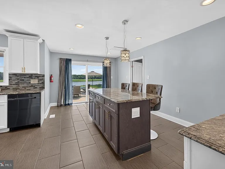 249 Club House Dr — Photo 16