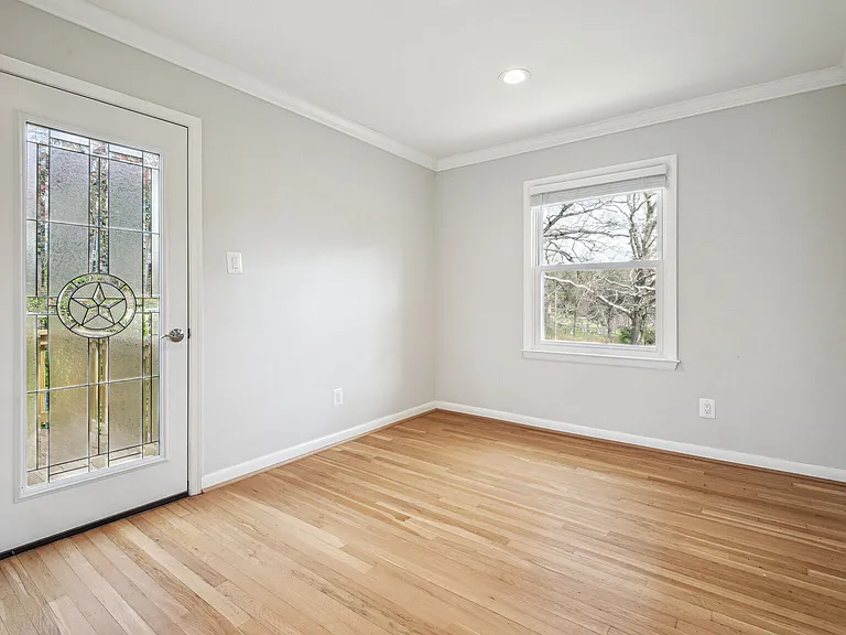 1204 Gladstone Dr — Photo 7
