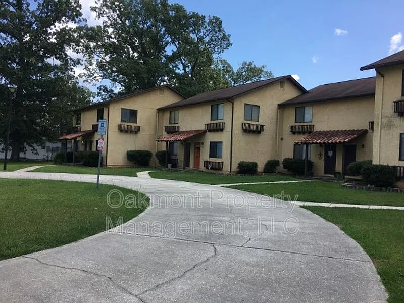 2 bed, 2.0 bath, 1088 sqft, $1,025 — Photo 2