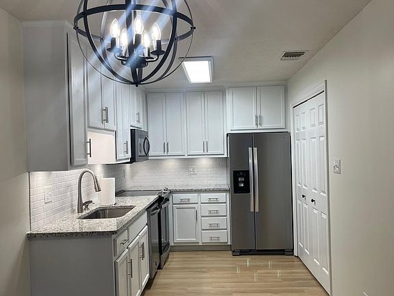 2nd image of 2118 Greenwood Pl SW Unit 2118