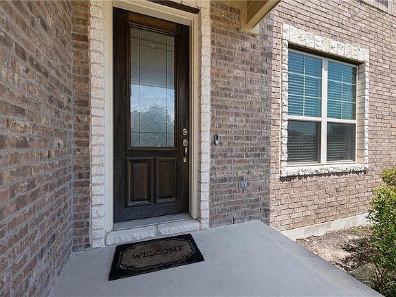 3rd image of 617 Chitalpa St