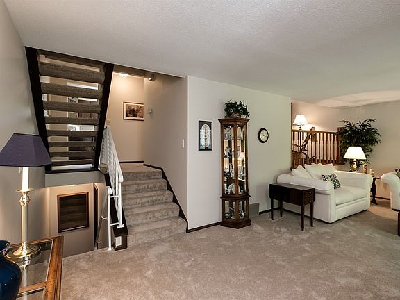50 Walden St Burnsville