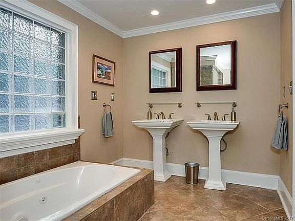 4th image of 4900 Broad Hollow Dr