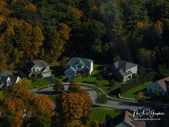 3rd image of 6 Rose Ridge Ct