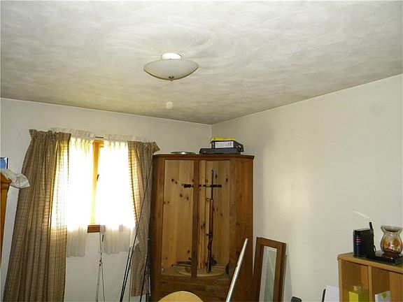 5th image of 128 Snyder Ln