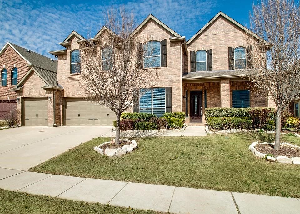 Beautiful curb appeal!