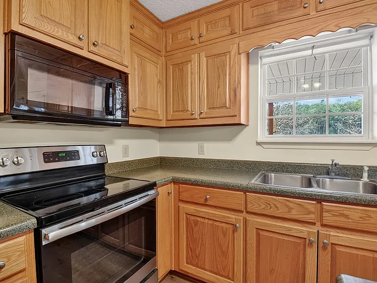 863 Woodland Dr — Photo 44